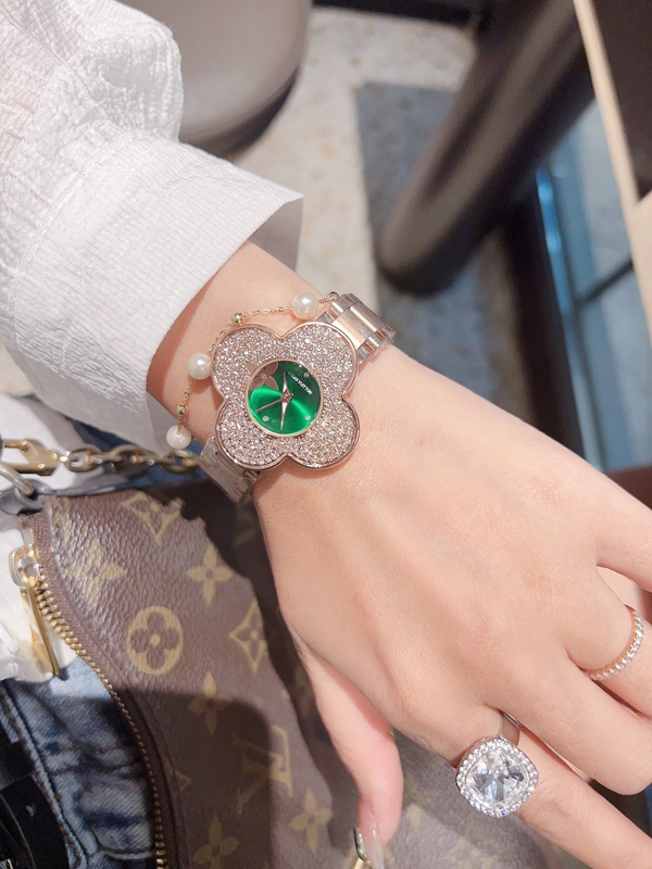 ブランド時計角部分ディテール